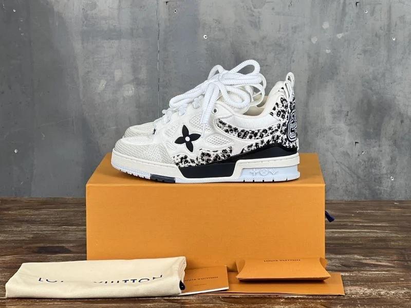 Louis Vuitton Trainer Sneaker Classic 30426