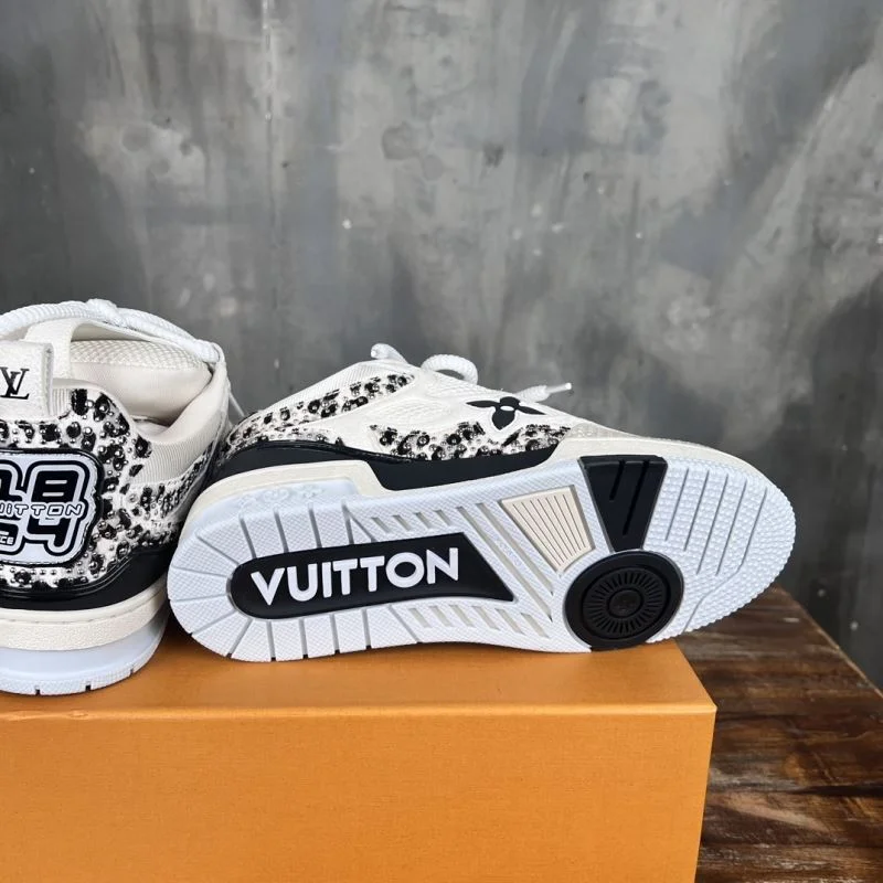 Louis Vuitton Trainer Sneaker Classic 30426