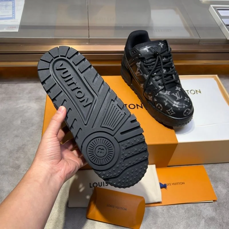 Louis Vuitton Trainer Sneaker Neat 30414