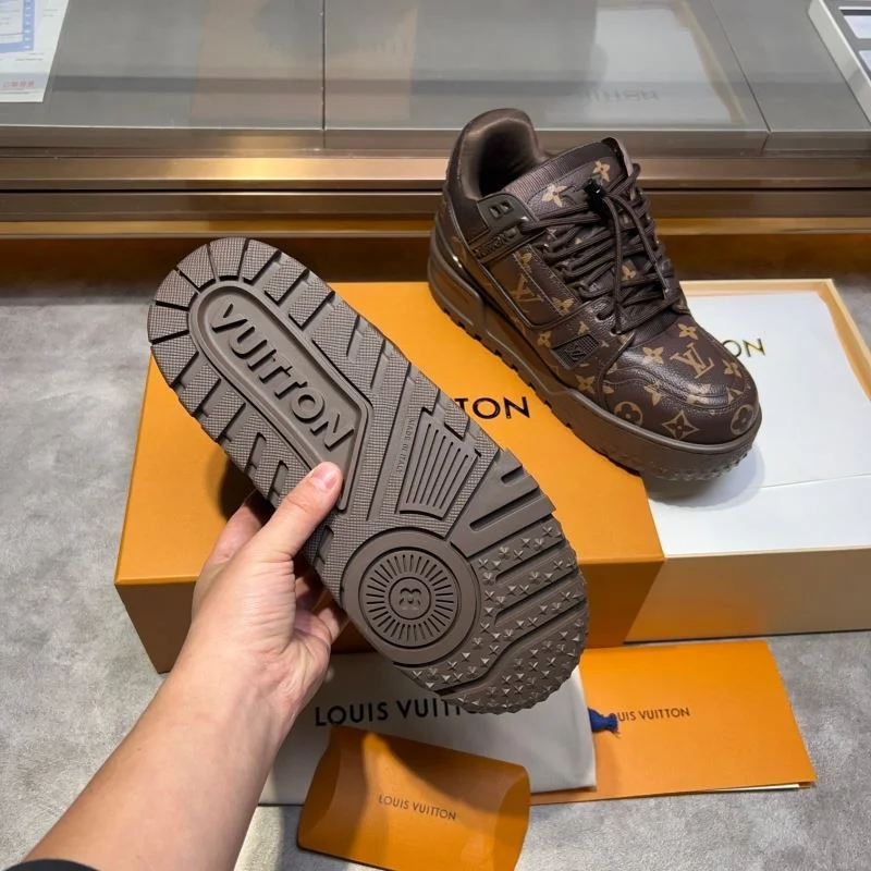Breathable Louis Vuitton Trainer Sneaker 30409