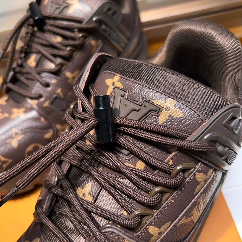 Breathable Louis Vuitton Trainer Sneaker 30409