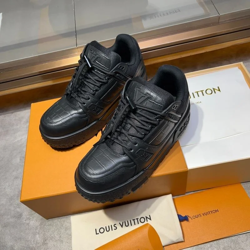 Snug Louis Vuitton Trainer Sneaker 30415