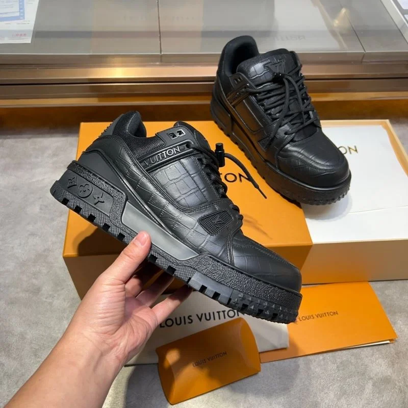 Snug Louis Vuitton Trainer Sneaker 30415