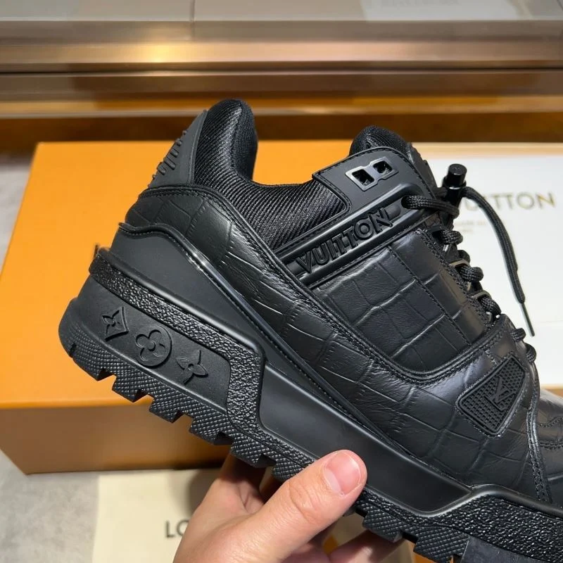 Snug Louis Vuitton Trainer Sneaker 30415