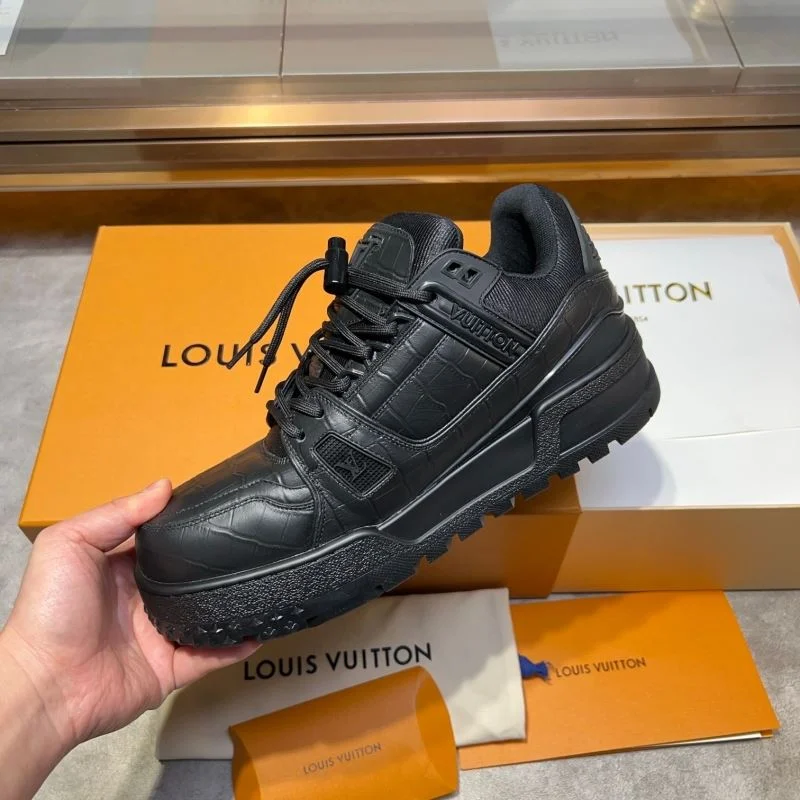 Snug Louis Vuitton Trainer Sneaker 30415