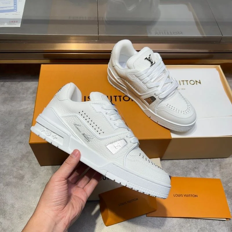 Louis Vuitton Trainer Sneaker Premium 30423