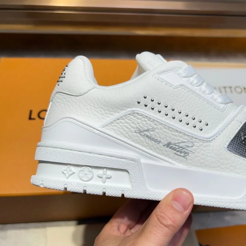 Louis Vuitton Trainer Sneaker Premium 30423