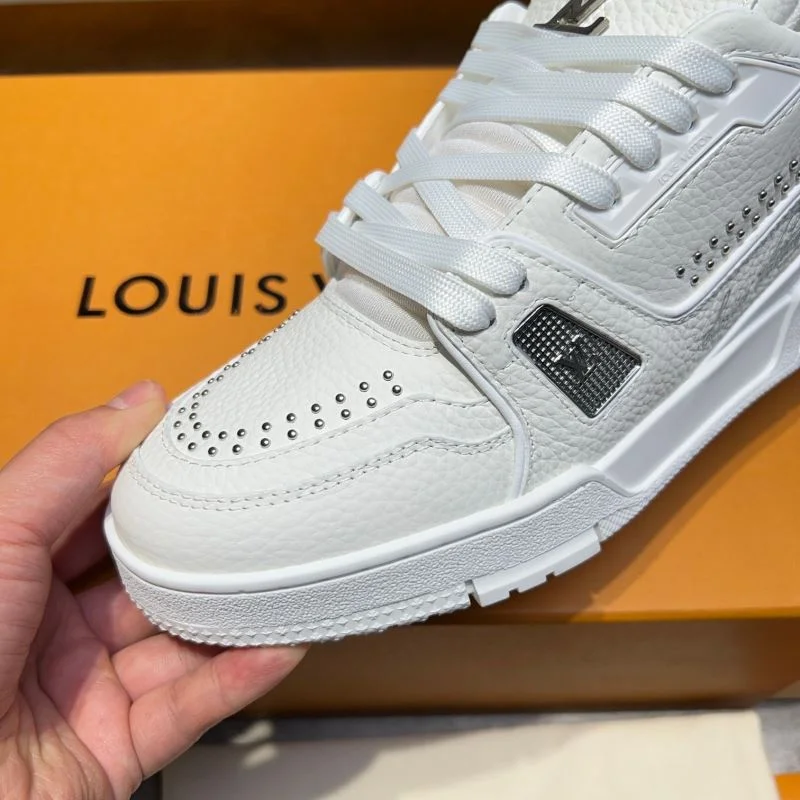 Louis Vuitton Trainer Sneaker Premium 30423