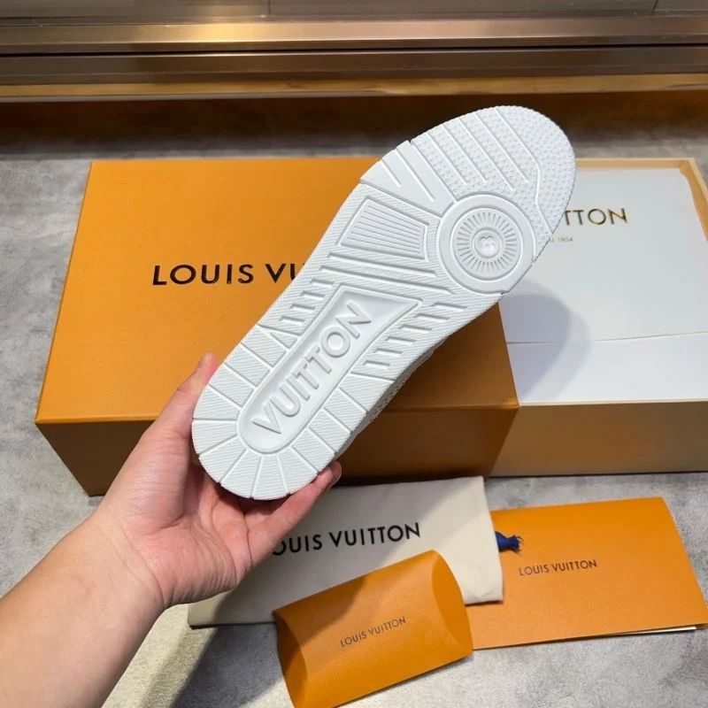 Louis Vuitton Trainer Sneaker Premium 30423