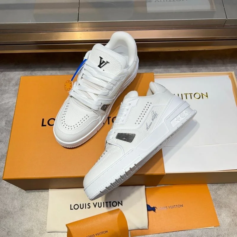 Louis Vuitton Trainer Sneaker Premium 30423