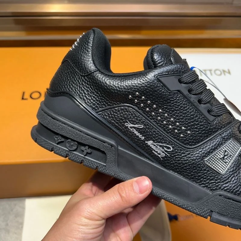 Durable Louis Vuitton Trainer Sneaker 30405