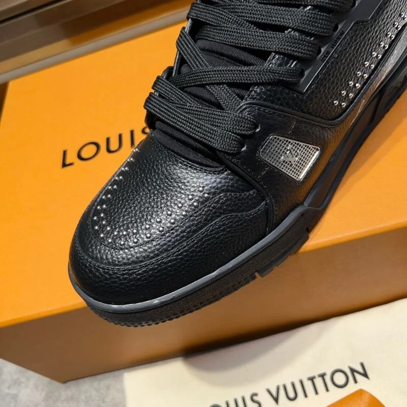 Durable Louis Vuitton Trainer Sneaker 30405