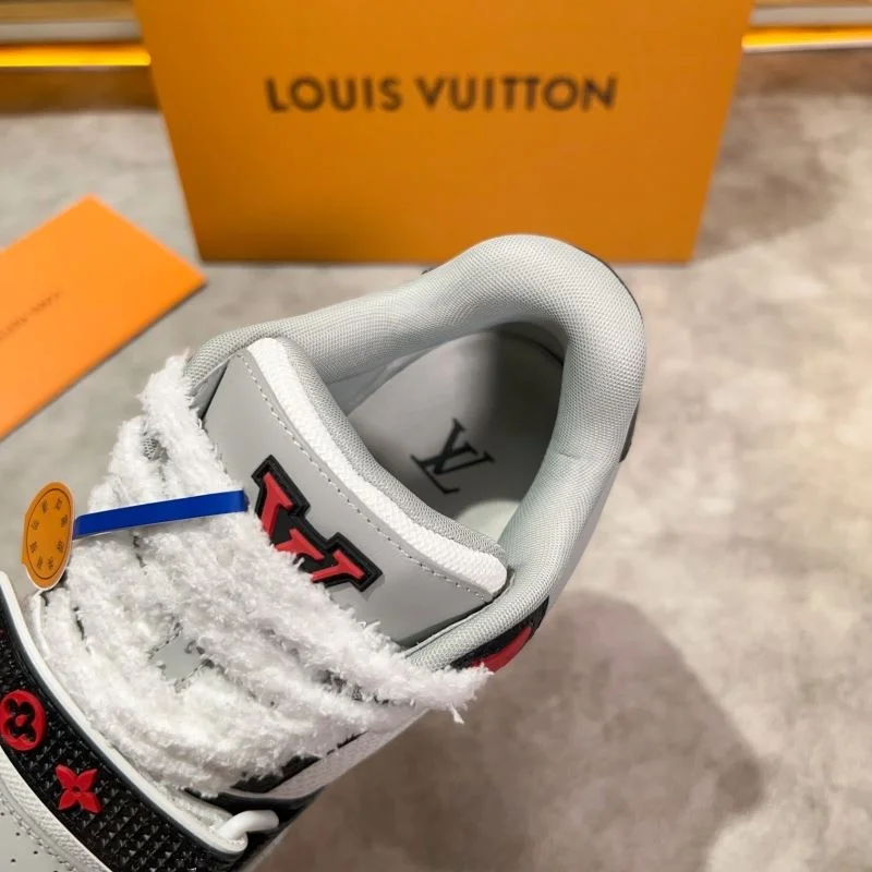 Louis Vuitton Trainer Sneaker EyeCatching 30400