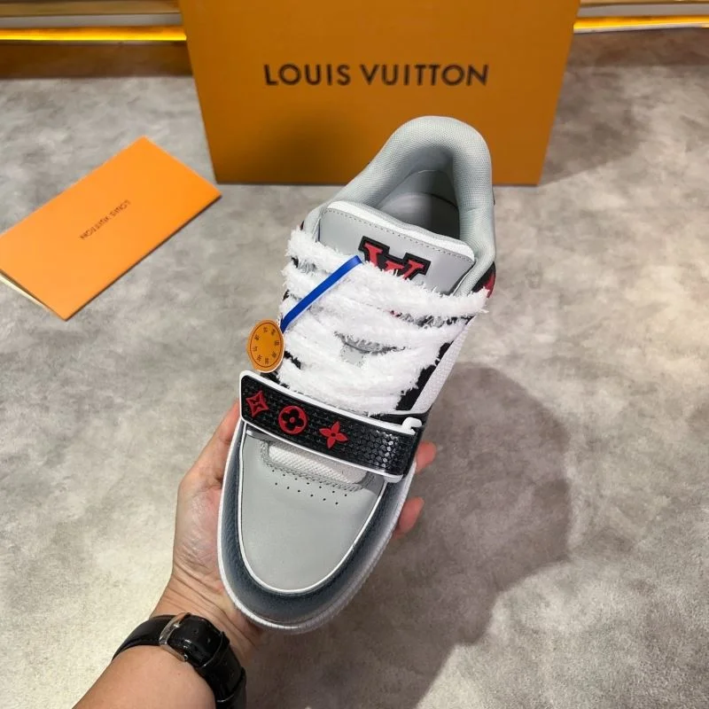 Louis Vuitton Trainer Sneaker EyeCatching 30400
