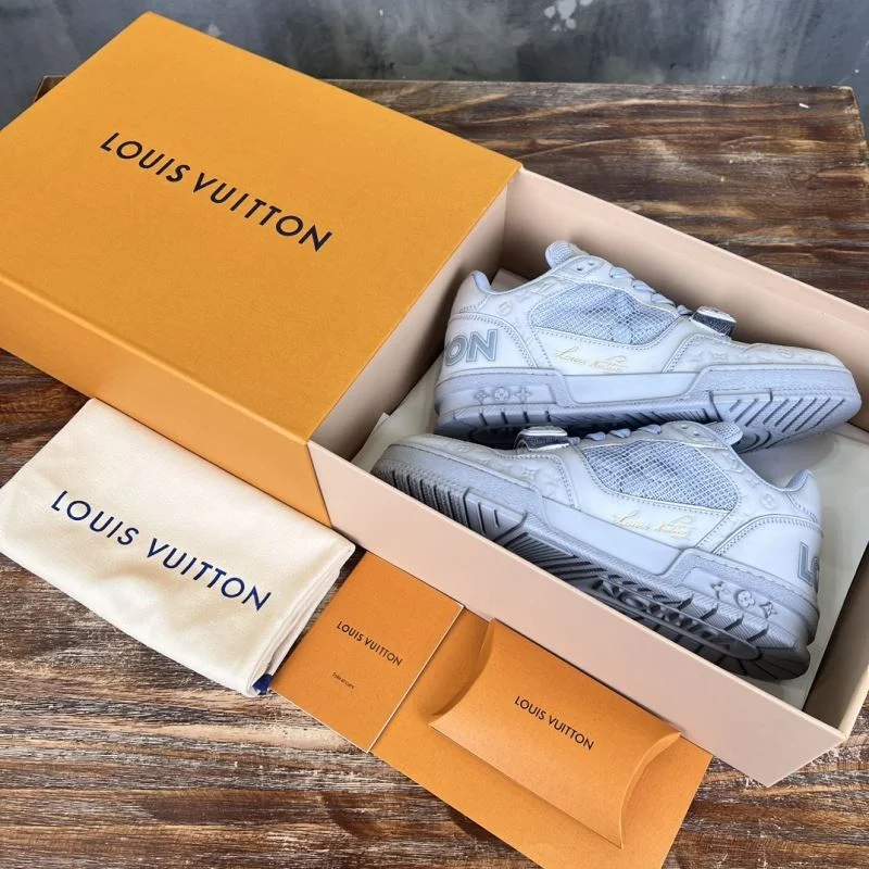 Compact Louis Vuitton Trainer Sneaker 30393