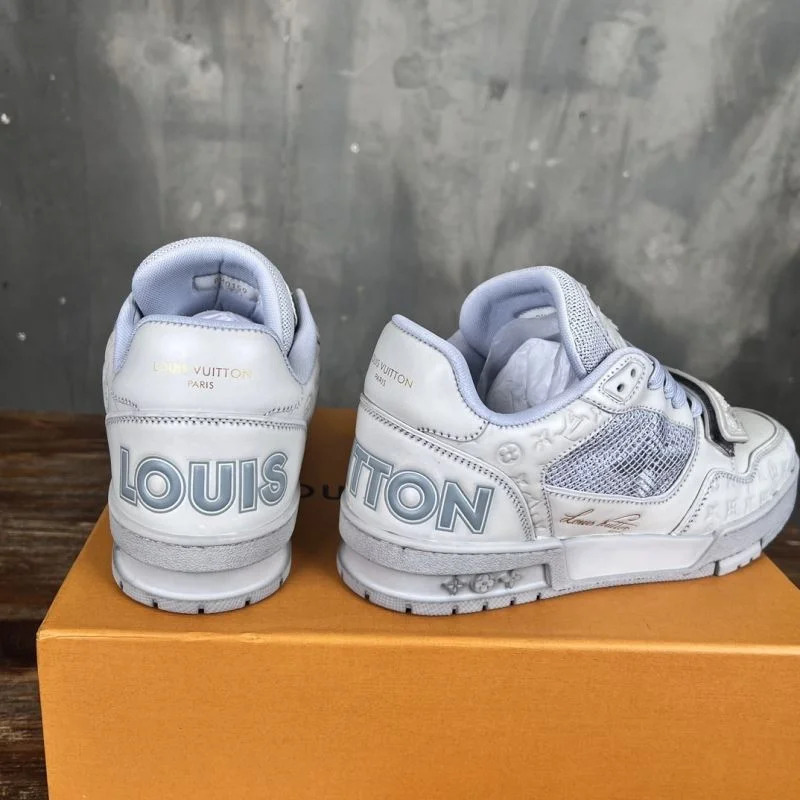 Compact Louis Vuitton Trainer Sneaker 30393