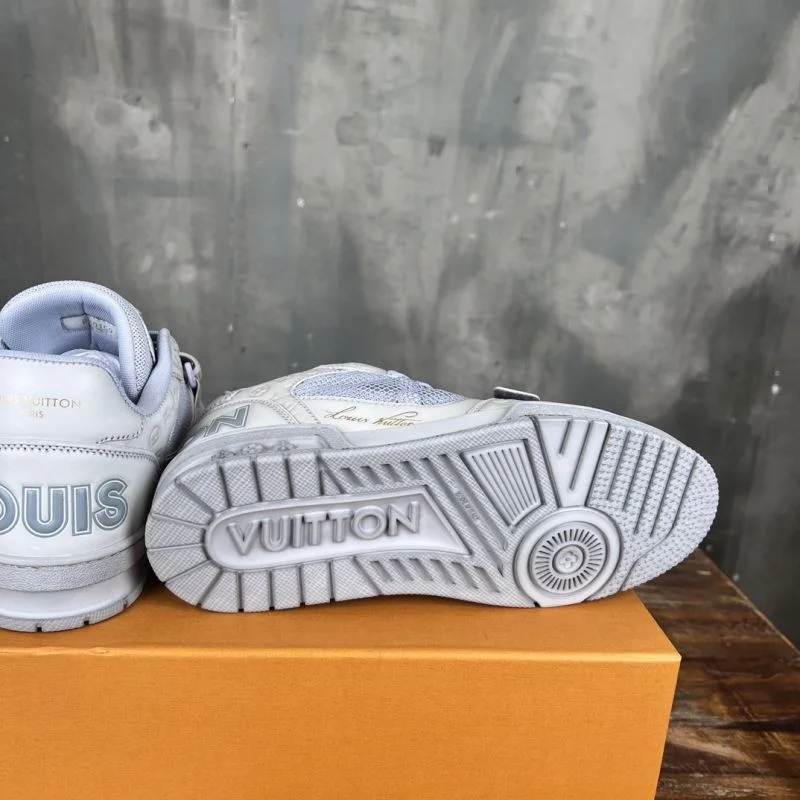 Compact Louis Vuitton Trainer Sneaker 30393