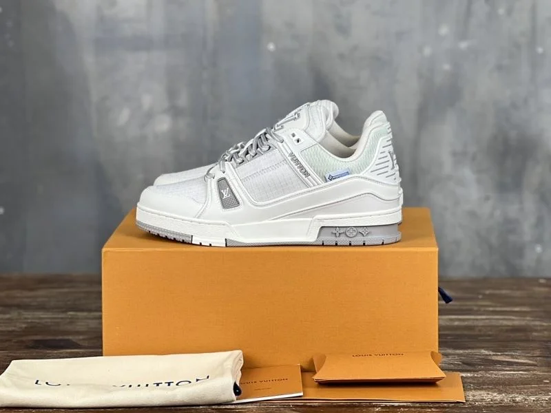 Louis Vuitton Trainer Sneaker Elegant 30396