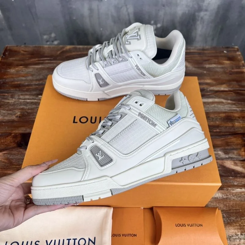 Louis Vuitton Trainer Sneaker Elegant 30396
