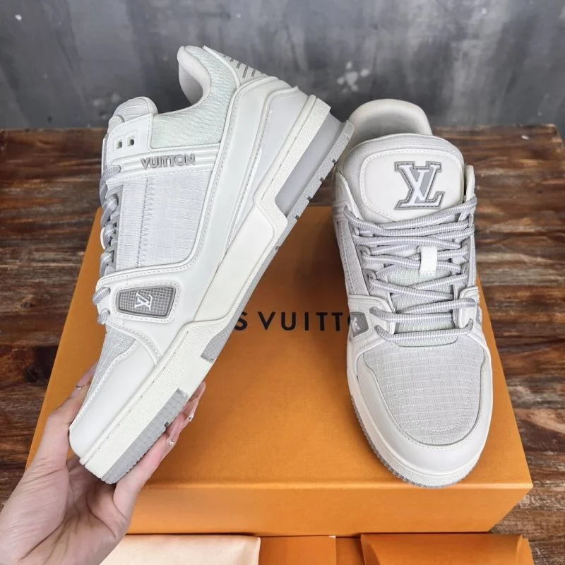 Louis Vuitton Trainer Sneaker Elegant 30396