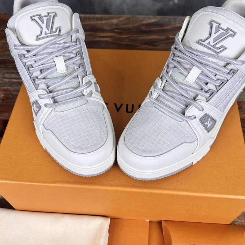 Louis Vuitton Trainer Sneaker Elegant 30396