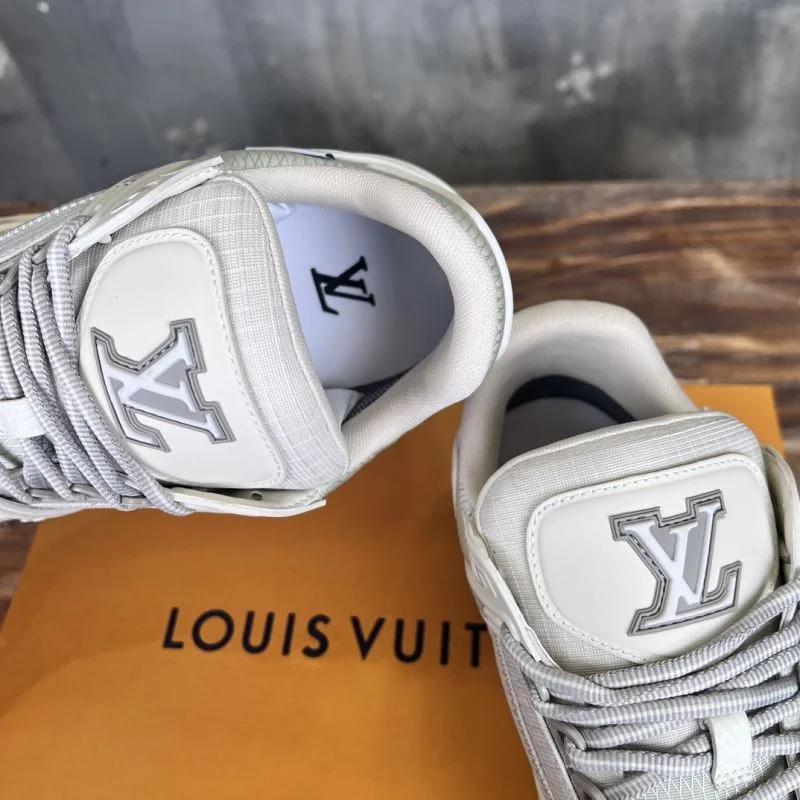 Louis Vuitton Trainer Sneaker Elegant 30396