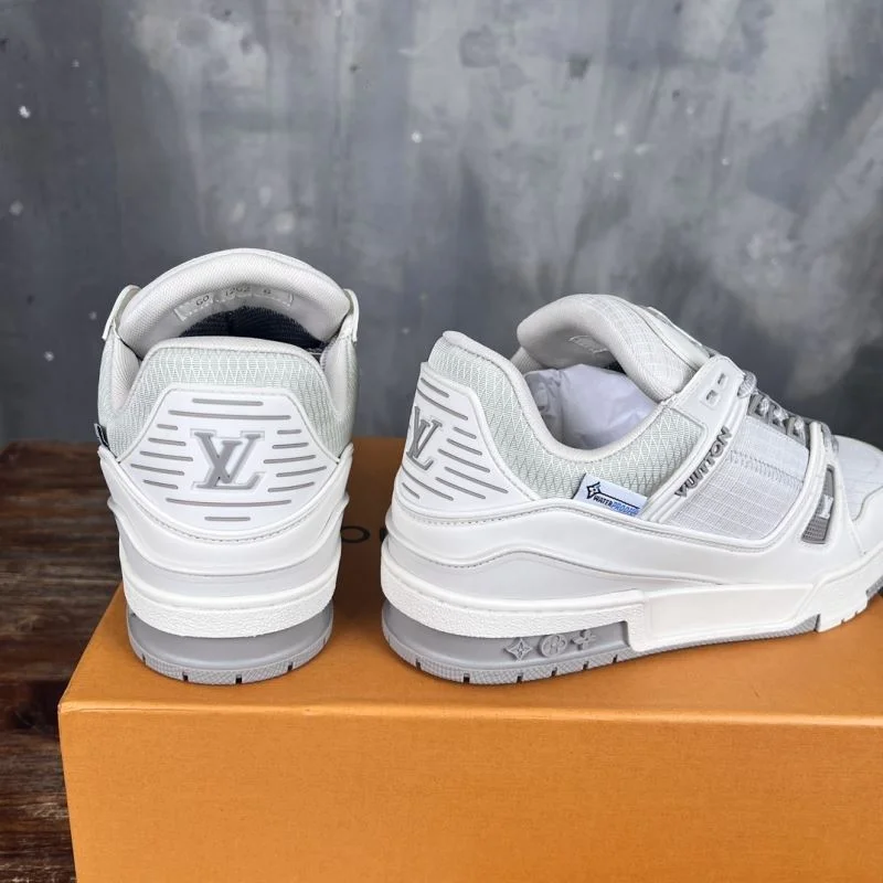 Louis Vuitton Trainer Sneaker Elegant 30396