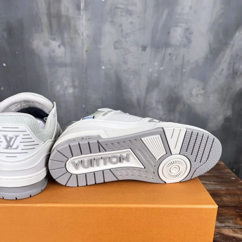 Louis Vuitton Trainer Sneaker Elegant 30396
