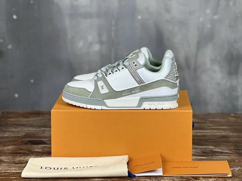 Cozy Louis Vuitton Trainer Sneaker 30389