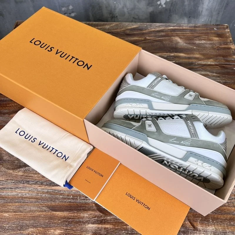 Cozy Louis Vuitton Trainer Sneaker 30389