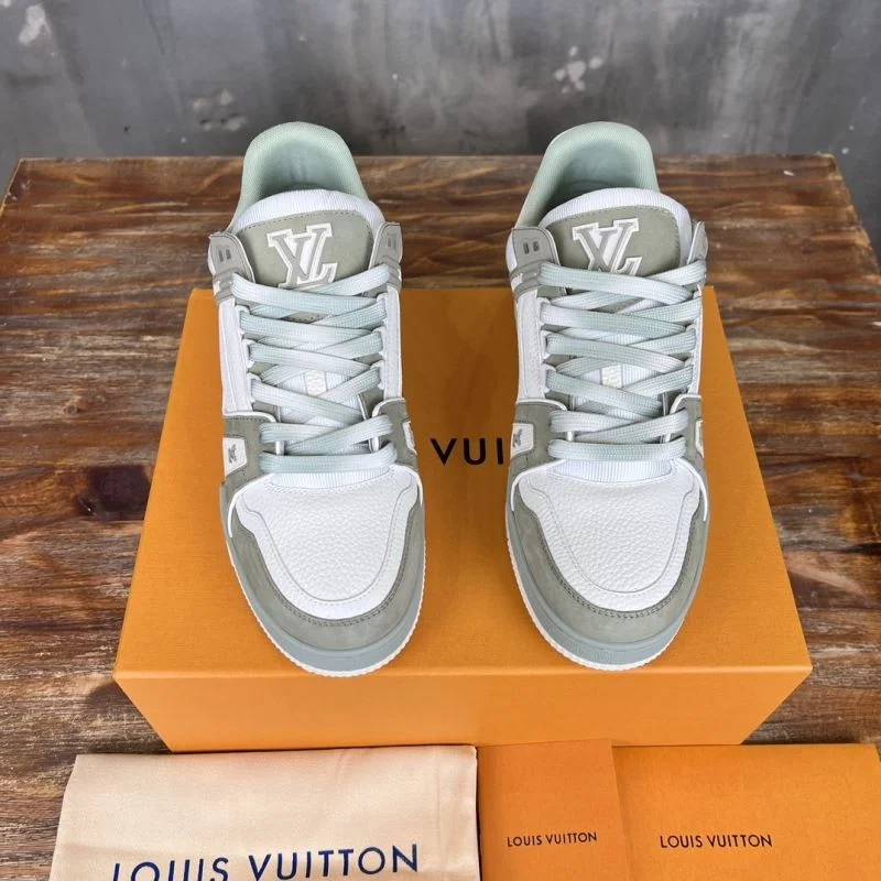 Cozy Louis Vuitton Trainer Sneaker 30389