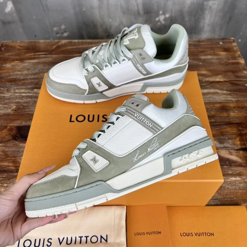 Cozy Louis Vuitton Trainer Sneaker 30389