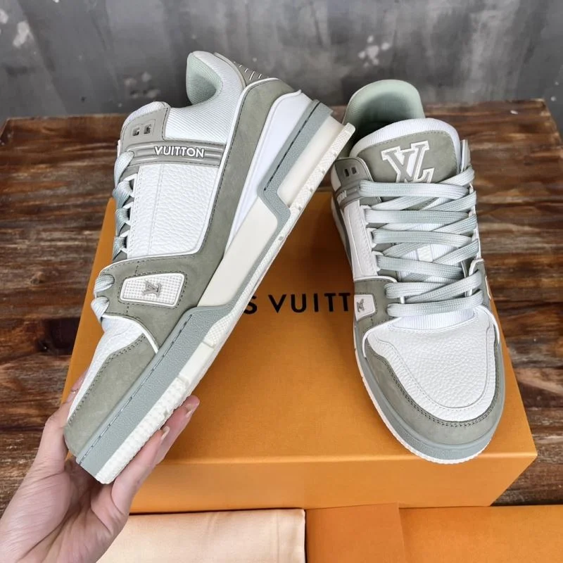 Cozy Louis Vuitton Trainer Sneaker 30389
