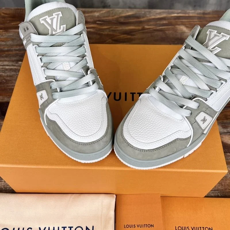 Cozy Louis Vuitton Trainer Sneaker 30389