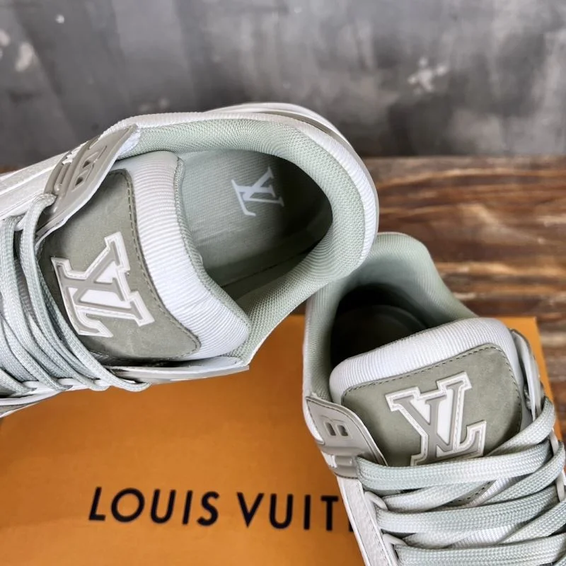 Cozy Louis Vuitton Trainer Sneaker 30389