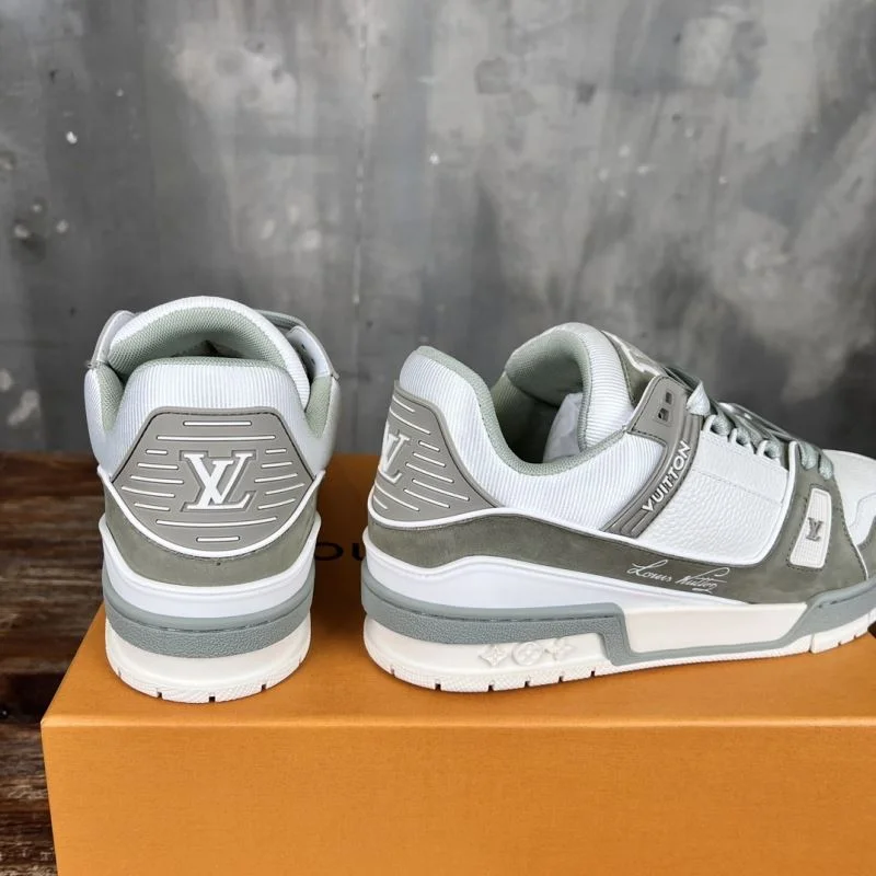 Cozy Louis Vuitton Trainer Sneaker 30389