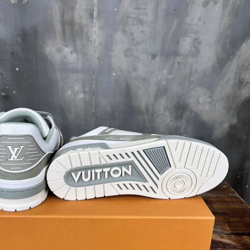 Cozy Louis Vuitton Trainer Sneaker 30389