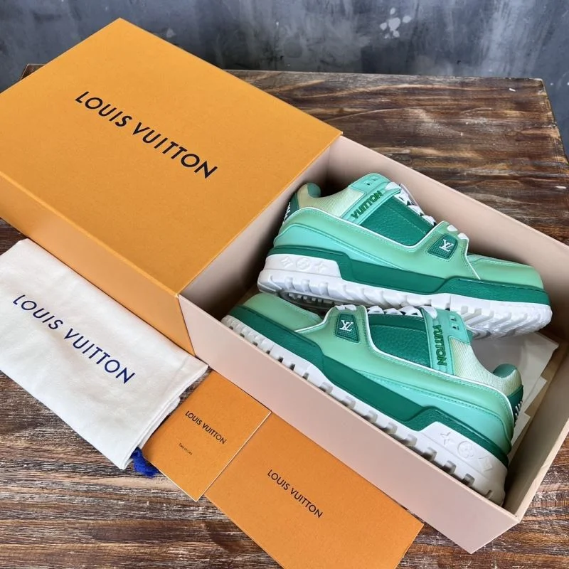 Lightweight Louis Vuitton Trainer Sneaker 30386