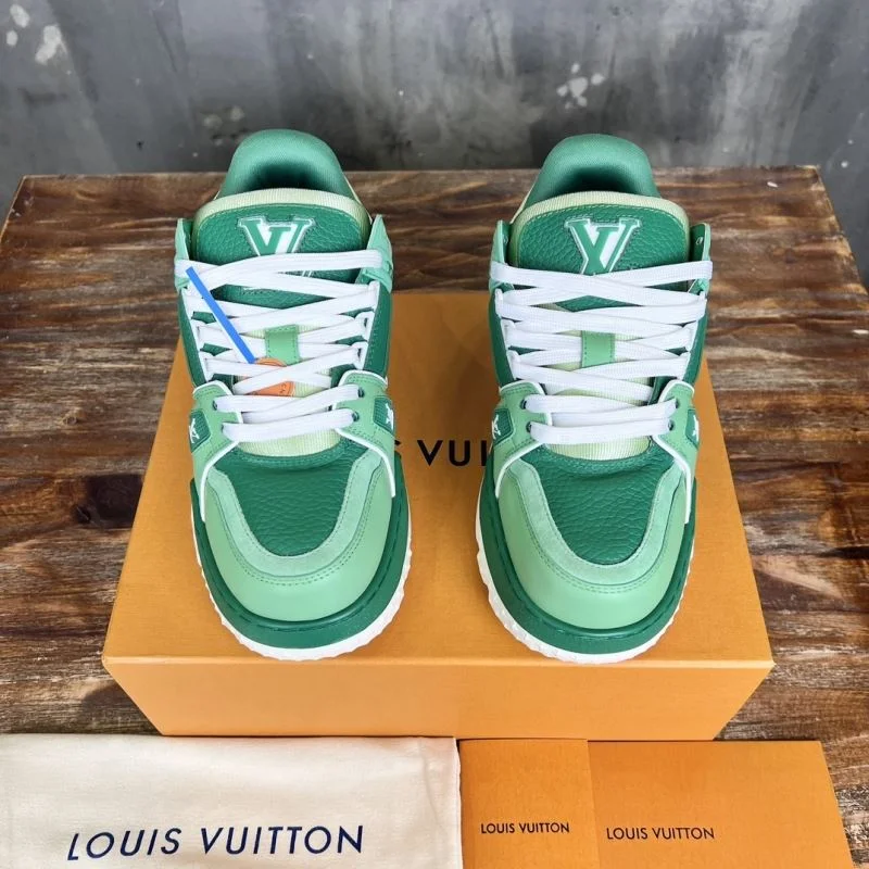 Lightweight Louis Vuitton Trainer Sneaker 30386