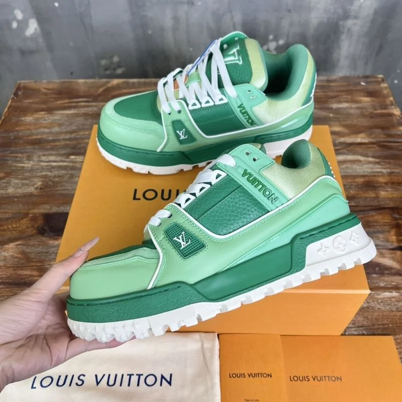 Lightweight Louis Vuitton Trainer Sneaker 30386
