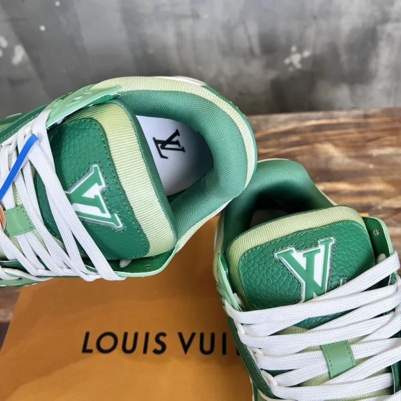 Lightweight Louis Vuitton Trainer Sneaker 30386