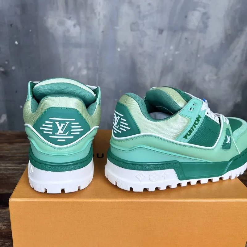 Lightweight Louis Vuitton Trainer Sneaker 30386