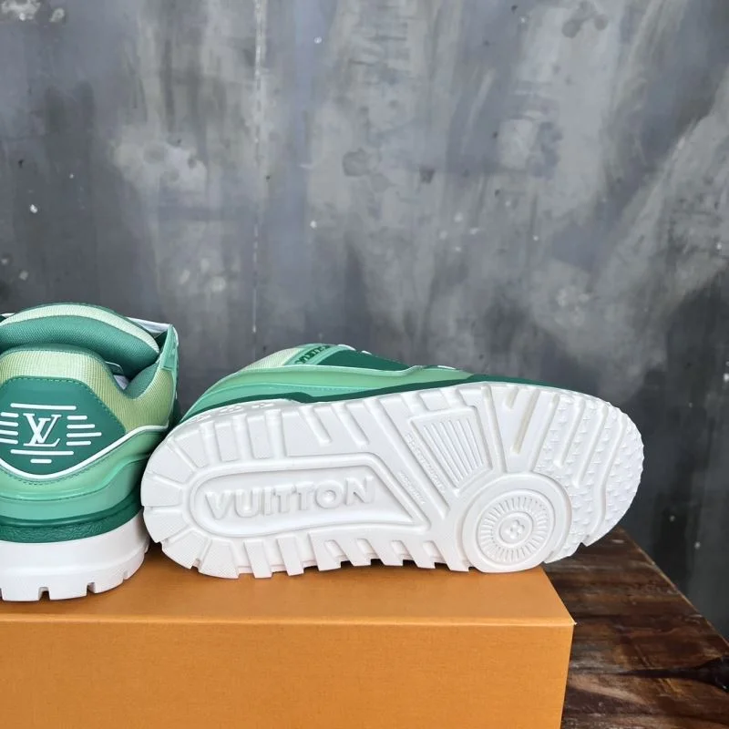 Lightweight Louis Vuitton Trainer Sneaker 30386