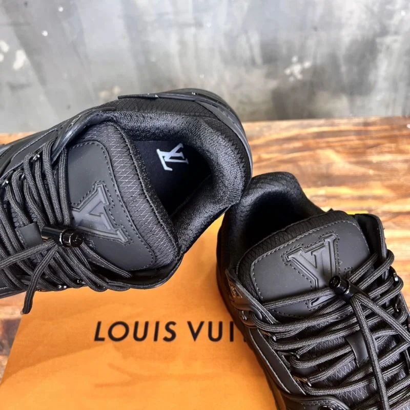 Louis Vuitton Trainer Sneaker HighPerformance 30385