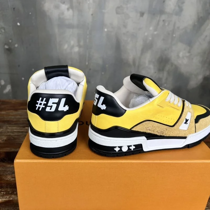 Effortless Louis Vuitton Trainer Sneaker 30383