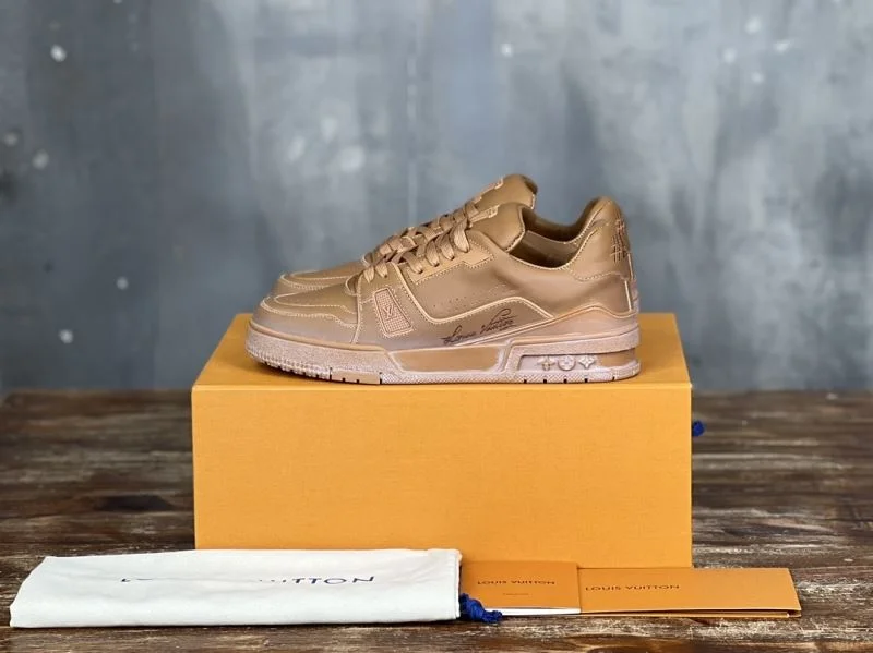 Fashionable Louis Vuitton Trainer Sneaker 30384