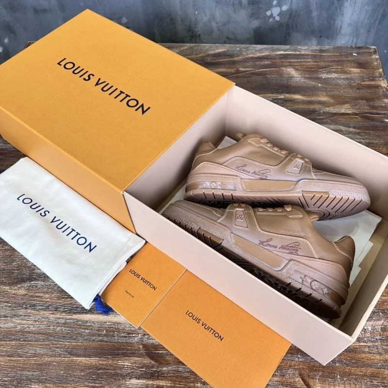 Fashionable Louis Vuitton Trainer Sneaker 30384