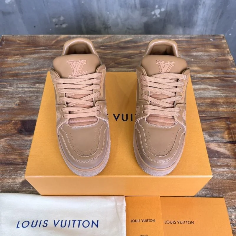 Fashionable Louis Vuitton Trainer Sneaker 30384
