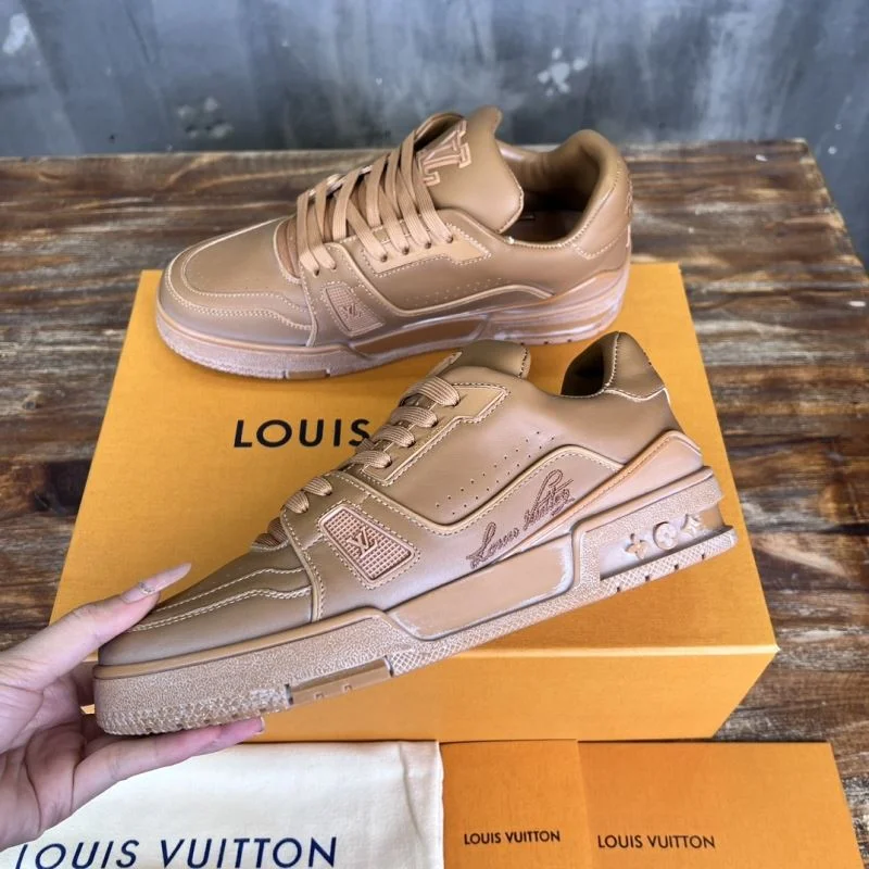 Fashionable Louis Vuitton Trainer Sneaker 30384