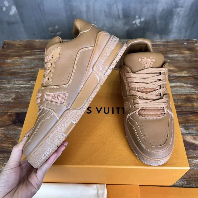 Fashionable Louis Vuitton Trainer Sneaker 30384
